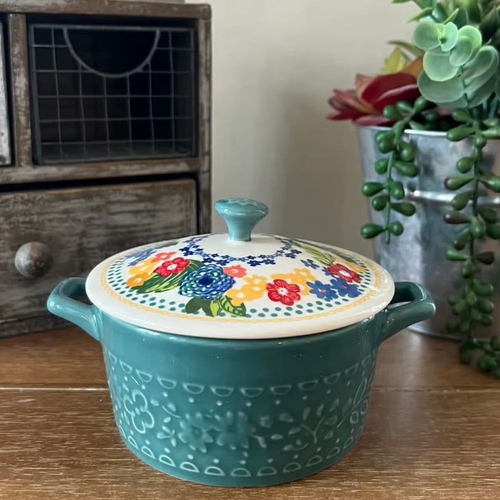 New Pioneer Woman Dazzling Dahlia Mini casserole